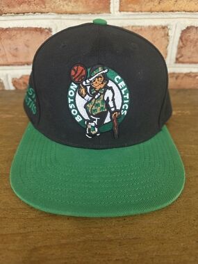 BOSTON CELTICS Black & Green Snapback Cap - Classic Team Logo